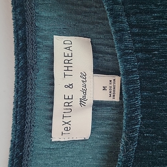 Texture & Thread Madewell Crinkle Velvet Flutter Sleeve Green Blouse - Picture 3 of 6